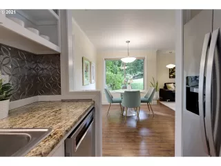 Photo #6: 21334374 Listing