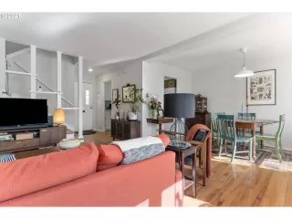 Photo #5: 21334432 Listing