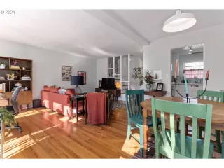 Photo #6: 21334432 Listing