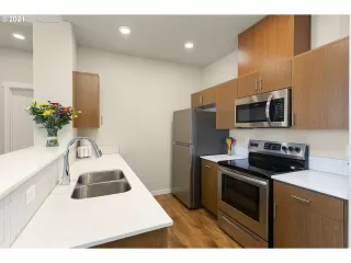 Photo #5: 21335129 Listing