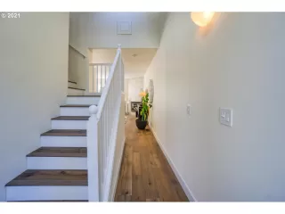 Photo #2: 21335642 Listing