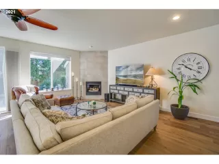 Photo #4: 21335642 Listing