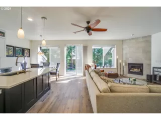 Photo #5: 21335642 Listing