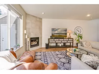 Photo #6: 21335642 Listing