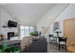 Photo #5: 21336148 Listing