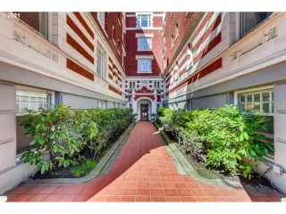 Photo #2: 21337193 Listing