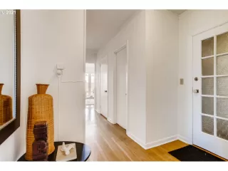 Photo #4: 21337193 Listing