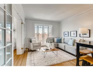 Photo #5: 21337193 Listing