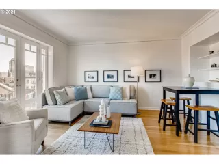 Photo #6: 21337193 Listing