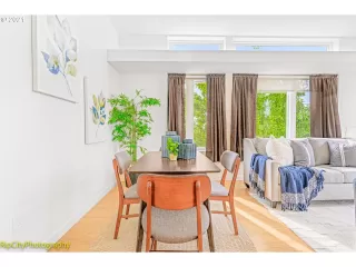 Photo #4: 21337723 Listing