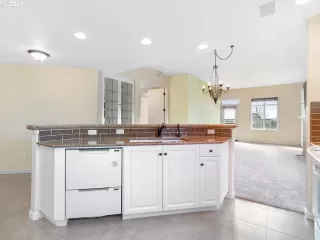 Photo #3: 21337769 Listing