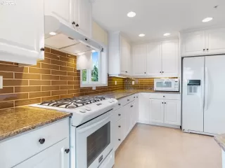 Photo #5: 21337769 Listing