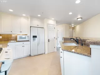 Photo #6: 21337769 Listing