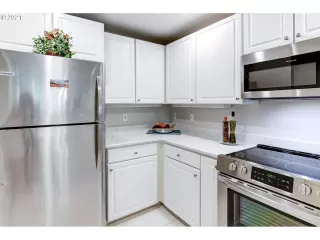 Photo #5: 21339597 Listing 