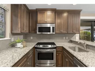 Photo #5: 21339818 Listing