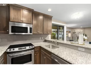 Photo #6: 21339818 Listing