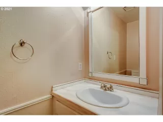 Photo #5: 21340087 Listing