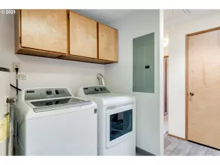 Photo #6: 21340094 Listing