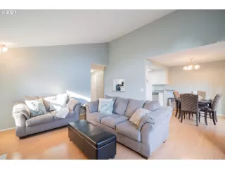 Photo #3: 21340183 Listing