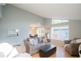 Photo #4: 21340183 Listing