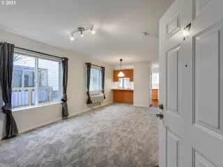 Photo #5: 21340884 Listing