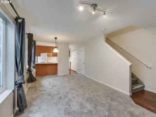 Photo #6: 21340884 Listing