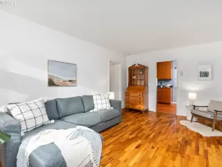 Photo #3: 21341469 Listing