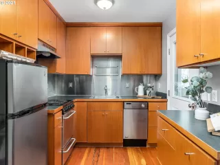 Photo #5: 21341469 Listing