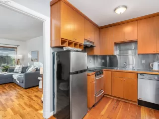 Photo #6: 21341469 Listing