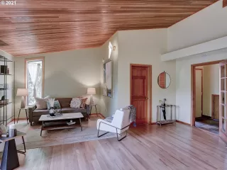 Photo #2: 21342093 Listing 