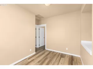 Photo #4: 21342110 Listing