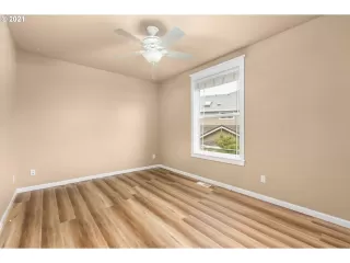 Photo #5: 21342110 Listing