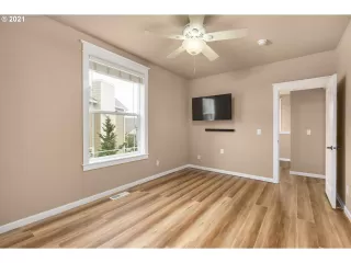 Photo #6: 21342110 Listing