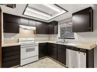 Photo #5: 21342127 Listing