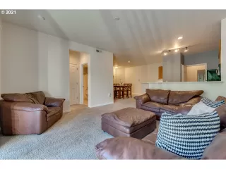 Photo #4: 21342611 Listing