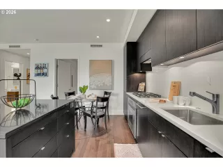 Photo #2: 213430849 Listing 