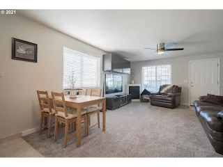 Photo #5: 21343783 Listing