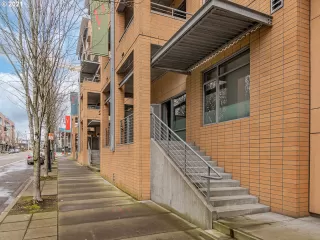 Photo #2: 21344493 Listing