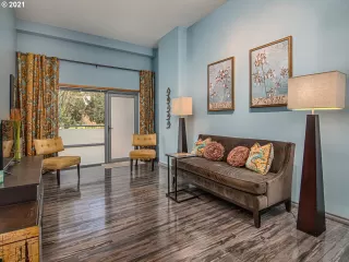 Photo #4: 21344493 Listing