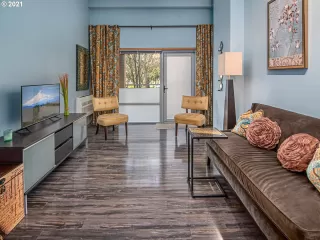 Photo #5: 21344493 Listing