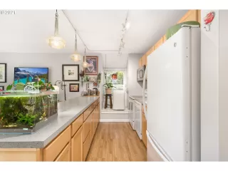 Photo #5: 21346207 Listing