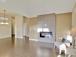 Photo #5: 21346794 Listing