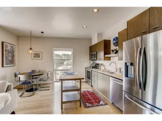 Photo #6: 21347567 Listing