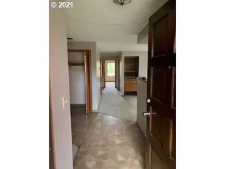 Photo #4: 21347702 Listing