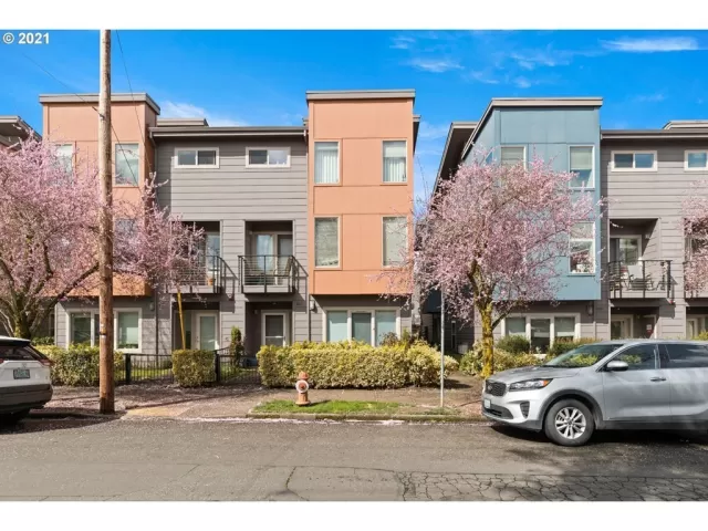 MLS: 21348898 Condo For Sale