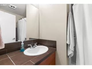 Photo #6: 21348898 Listing 