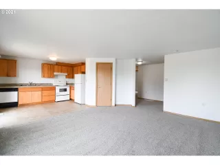 Photo #6: 21350190 Listing