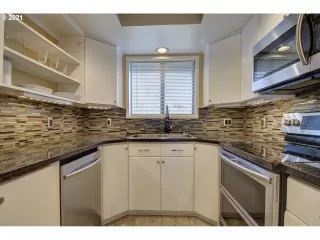 Photo #5: 21350354 Listing