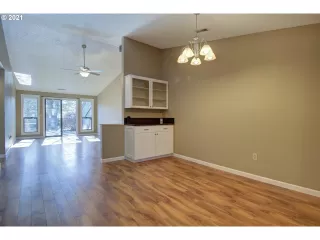 Photo #6: 21350354 Listing