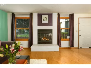 Photo #4: 21350768 Listing